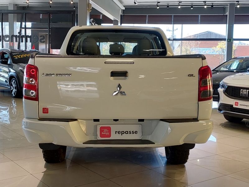 Mitsubishi L200 TRITON 2.4 16V TURBO DIESEL GL CD 4X4 MANUAL 2021/2022 BETIOLO NOVOS E SEMINOVOS LAJEADO / Carros no Vale