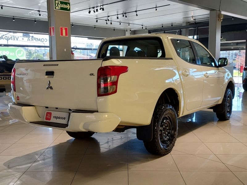 Mitsubishi L200 TRITON 2.4 16V TURBO DIESEL GL CD 4X4 MANUAL 2021/2022 BETIOLO NOVOS E SEMINOVOS LAJEADO / Carros no Vale
