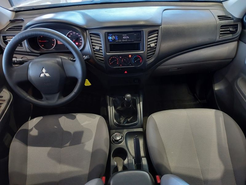 Mitsubishi L200 TRITON 2.4 16V TURBO DIESEL GL CD 4X4 MANUAL 2021/2022 BETIOLO NOVOS E SEMINOVOS LAJEADO / Carros no Vale