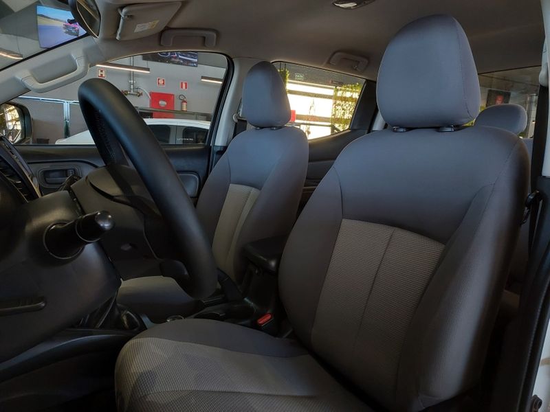 Mitsubishi L200 TRITON 2.4 16V TURBO DIESEL GL CD 4X4 MANUAL 2021/2022 BETIOLO NOVOS E SEMINOVOS LAJEADO / Carros no Vale
