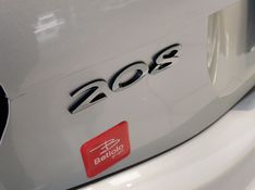 Peugeot 208 1.6 GRIFFE 16V FLEX 4P AUTOMÁTICO 2016/2017 BETIOLO NOVOS E SEMINOVOS LAJEADO / Carros no Vale