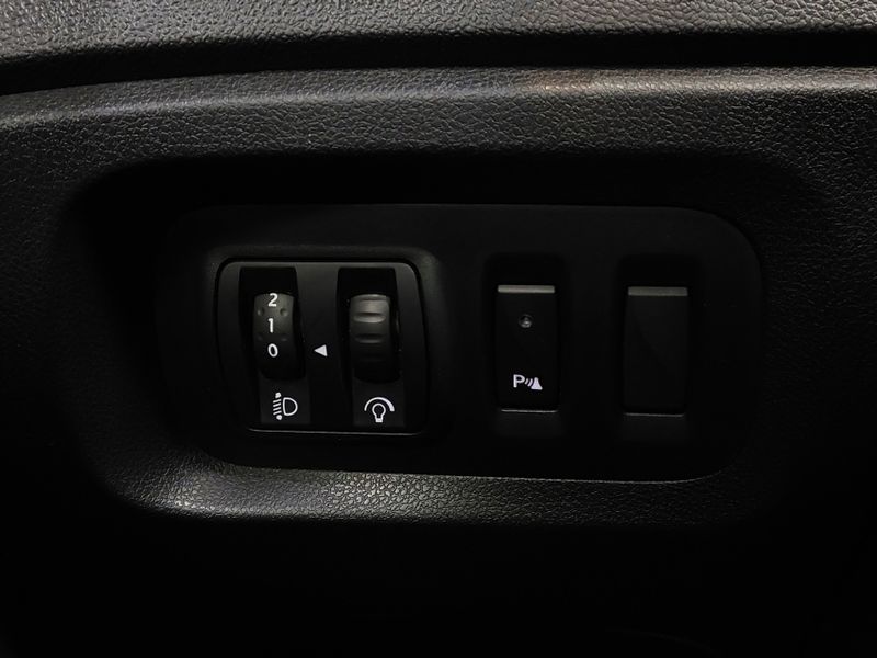 Renault CAPTUR 1.6 16V SCE FLEX INTENSE X-TRONIC 2018/2019 BETIOLO NOVOS E SEMINOVOS LAJEADO / Carros no Vale