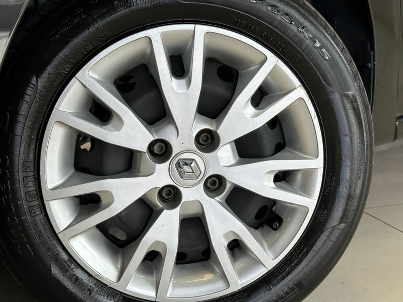 Renault LOGAN 1.0 12V SCE FLEX ZEN MANUAL 2022/2023 BETIOLO NOVOS E SEMINOVOS LAJEADO / Carros no Vale