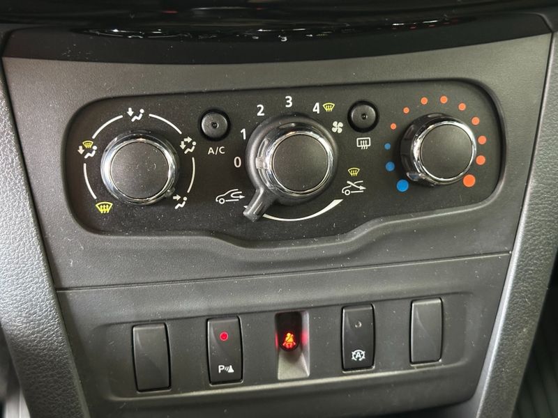 Renault LOGAN 1.0 12V SCE FLEX ZEN MANUAL 2022/2023 BETIOLO NOVOS E SEMINOVOS LAJEADO / Carros no Vale