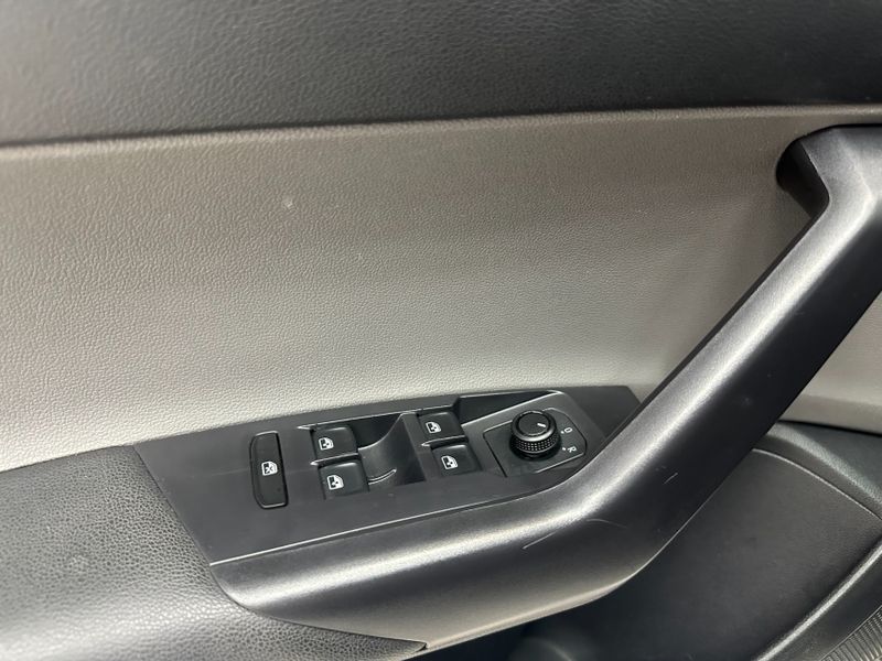 Volkswagen POLO 1.0 200 TSI HIGHLINE AUTOMÁTICO 2018/2019 BETIOLO NOVOS E SEMINOVOS LAJEADO / Carros no Vale