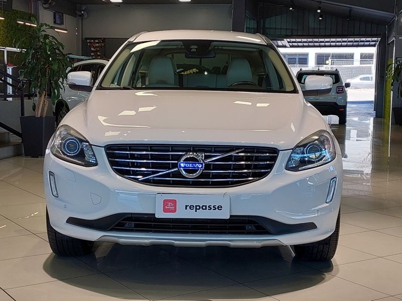 Volvo XC60 2.0 T5 R DESIGN TURBO GASOLINA 4P AUTOMÁTICO 2013/2014 BETIOLO NOVOS E SEMINOVOS LAJEADO / Carros no Vale