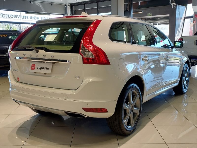 Volvo XC60 2.0 T5 R DESIGN TURBO GASOLINA 4P AUTOMÁTICO 2013/2014 BETIOLO NOVOS E SEMINOVOS LAJEADO / Carros no Vale