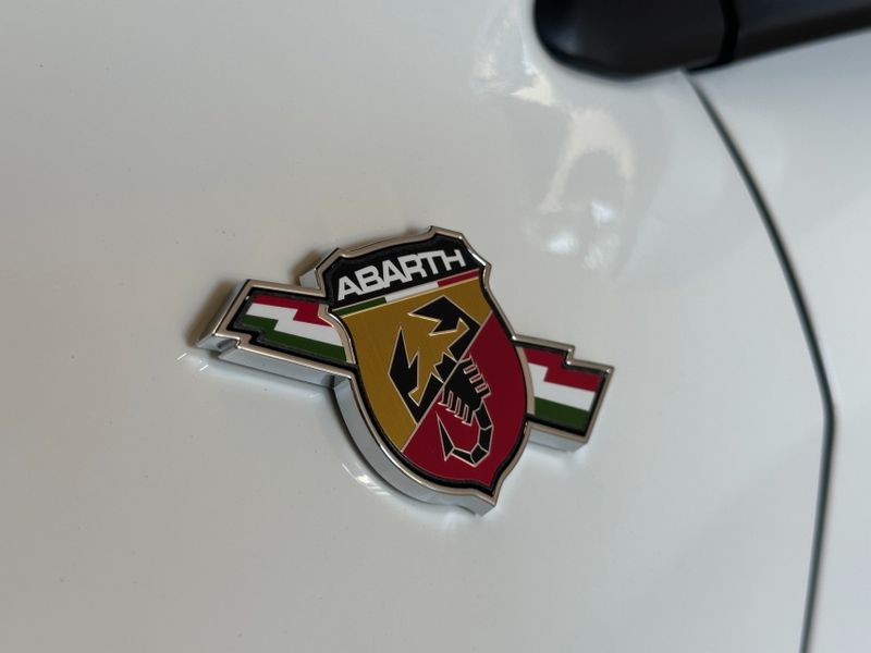 Fiat FASTBACK 1.3 TURBO 270 FLEX ABARTH AT6 2025/2025 BETIOLO NOVOS E SEMINOVOS LAJEADO / Carros no Vale