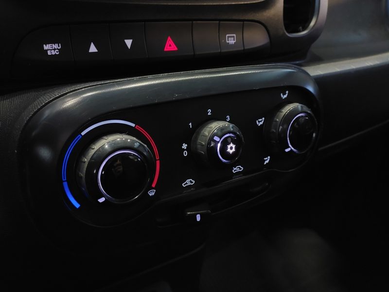 Fiat MOBI 1.0 EVO FLEX LIKE MANUAL 2023/2024 BETIOLO NOVOS E SEMINOVOS LAJEADO / Carros no Vale