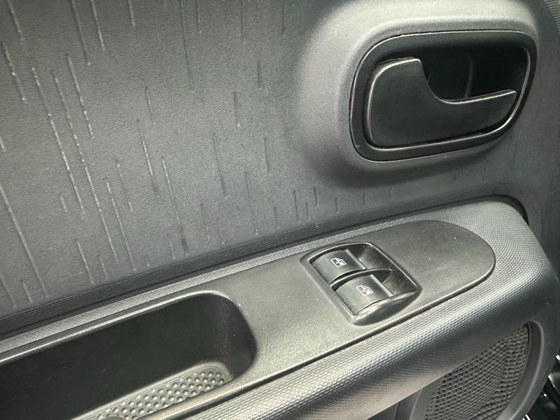 Fiat MOBI 1.0 EVO FLEX LIKE MANUAL 2021/2021 BETIOLO NOVOS E SEMINOVOS LAJEADO / Carros no Vale