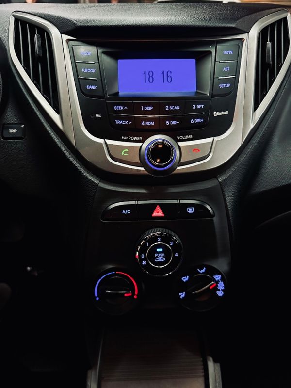 Hyundai HB20 1.0 COMFORT 12V FLEX 4P MANUAL 2014/2015 CASTELLAN E TOMAZONI MOTORS CAXIAS DO SUL / Carros no Vale