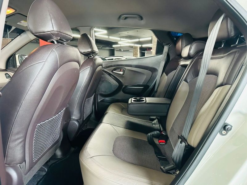 Hyundai IX35 2.0 MPI 4X2 16V FLEX 4P MANUAL 2012/2013 CASTELLAN E TOMAZONI MOTORS CAXIAS DO SUL / Carros no Vale