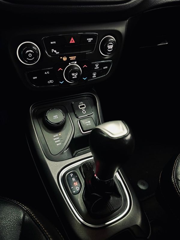 JEEP COMPASS 2.0 16V DIESEL LONGITUDE 4X4 AUTOMÁTICO 2017/2017 CASTELLAN E TOMAZONI MOTORS CAXIAS DO SUL / Carros no Vale