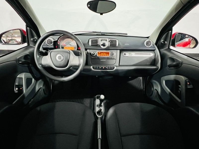 Smart FORTWO 1.0 MHD COUPÉ 3 CILINDROS 12V GASOLINA 2P AUTOMÁTICO 2014/2014 CASTELLAN E TOMAZONI MOTORS CAXIAS DO SUL / Carros no Vale