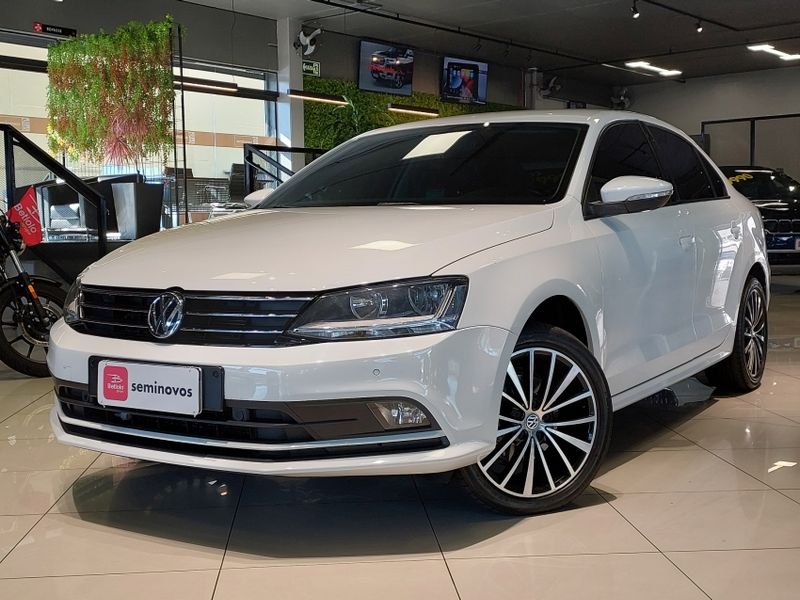 Volkswagen JETTA 1.4 250 TSI TOTAL FLEX COMFORTLINE TIPTRONIC 2017/2018 BETIOLO NOVOS E SEMINOVOS LAJEADO / Carros no Vale