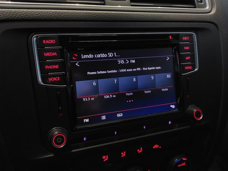 Volkswagen JETTA 1.4 250 TSI TOTAL FLEX COMFORTLINE TIPTRONIC 2017/2018 BETIOLO NOVOS E SEMINOVOS LAJEADO / Carros no Vale