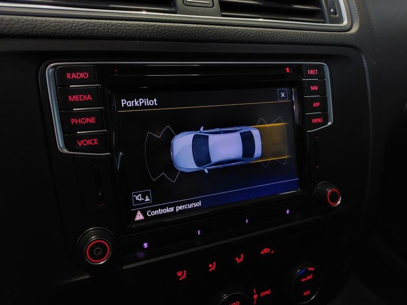Volkswagen JETTA 1.4 250 TSI TOTAL FLEX COMFORTLINE TIPTRONIC 2017/2018 BETIOLO NOVOS E SEMINOVOS LAJEADO / Carros no Vale
