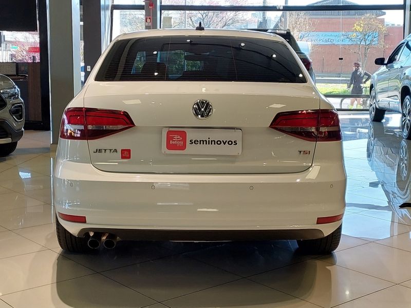 Volkswagen JETTA 1.4 250 TSI TOTAL FLEX COMFORTLINE TIPTRONIC 2017/2018 BETIOLO NOVOS E SEMINOVOS LAJEADO / Carros no Vale