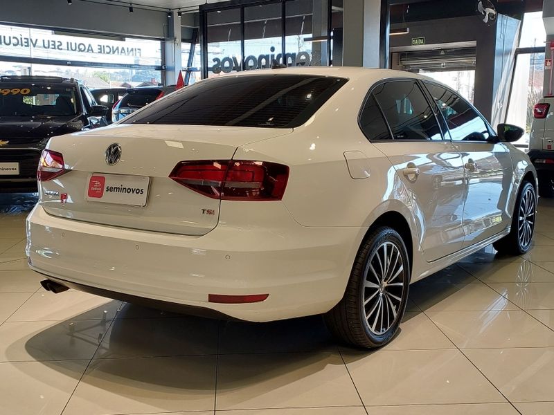 Volkswagen JETTA 1.4 250 TSI TOTAL FLEX COMFORTLINE TIPTRONIC 2017/2018 BETIOLO NOVOS E SEMINOVOS LAJEADO / Carros no Vale