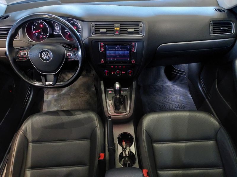 Volkswagen JETTA 1.4 250 TSI TOTAL FLEX COMFORTLINE TIPTRONIC 2017/2018 BETIOLO NOVOS E SEMINOVOS LAJEADO / Carros no Vale