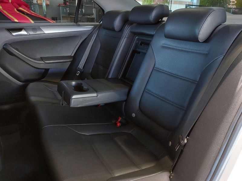 Volkswagen JETTA 1.4 250 TSI TOTAL FLEX COMFORTLINE TIPTRONIC 2017/2018 BETIOLO NOVOS E SEMINOVOS LAJEADO / Carros no Vale