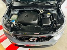 Volvo XC40 2.0 T4 GASOLINA GEARTRONIC 2020/2020 CASTELLAN E TOMAZONI MOTORS CAXIAS DO SUL / Carros no Vale