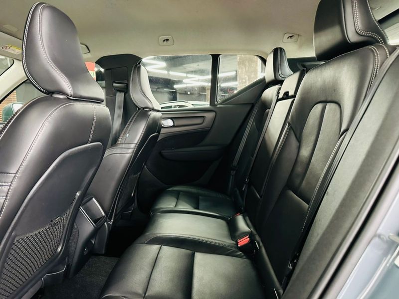 Volvo XC40 2.0 T4 GASOLINA GEARTRONIC 2020/2020 CASTELLAN E TOMAZONI MOTORS CAXIAS DO SUL / Carros no Vale Volvo XC40 2.0 T4 GASOLINA GEARTRONIC 2020/2020 CASTELLAN E TOMAZONI MOTORS CAXIAS DO SUL / Carros no Vale