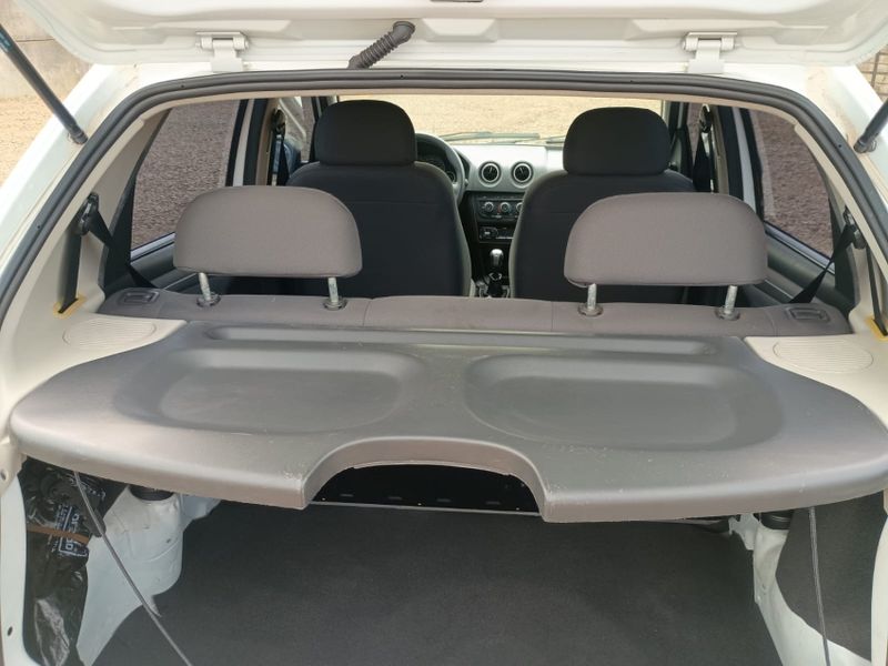 Chevrolet CELTA 1.0 MPFI LT 8V FLEX 4P MANUAL 2014/2015 CAMINHÕES & CAMIONETAS PASSO FUNDO / Carros no Vale