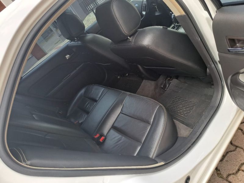 Ford FUSION 2.5 SEL 16V GASOLINA 4P AUTOMÁTICO 2012/2012 CAMINHÕES & CAMIONETAS PASSO FUNDO / Carros no Vale