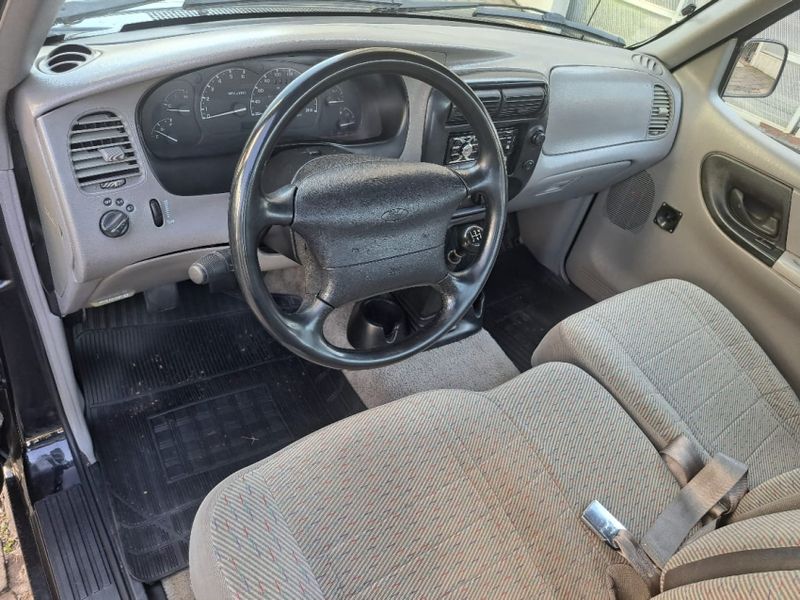Ford RANGER 4.0 XL 4X2 CS V6 12V GASOLINA 2P MANUAL 1997/1997 CAMINHÕES & CAMIONETAS PASSO FUNDO / Carros no Vale