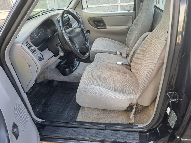 Ford RANGER 4.0 XL 4X2 CS V6 12V GASOLINA 2P MANUAL 1997/1997 CAMINHÕES & CAMIONETAS PASSO FUNDO / Carros no Vale