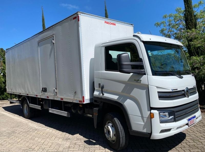 Volkswagen 11180 11-180 Delivery(E5) Baú 2021/2022 CAMINHÕES & CAMIONETAS PASSO FUNDO / Carros no Vale