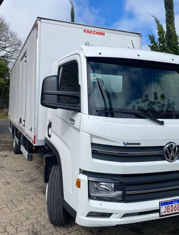 Volkswagen 11180 11-180 Delivery(E5) Baú 2021/2022 CAMINHÕES & CAMIONETAS PASSO FUNDO / Carros no Vale
