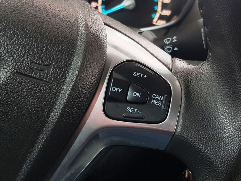 Ford FIESTA 1.6 TITANIUM HATCH 16V FLEX 4P POWERSHIFT 2014/2014 ADVANT AUTOMÓVEIS CAXIAS DO SUL / Carros no Vale