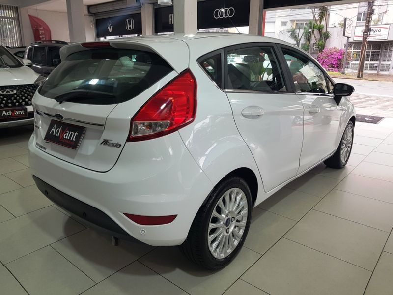 Ford FIESTA 1.6 TITANIUM HATCH 16V FLEX 4P POWERSHIFT 2014/2014 ADVANT AUTOMÓVEIS CAXIAS DO SUL / Carros no Vale