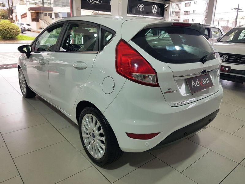 Ford FIESTA 1.6 TITANIUM HATCH 16V FLEX 4P POWERSHIFT 2014/2014 ADVANT AUTOMÓVEIS CAXIAS DO SUL / Carros no Vale