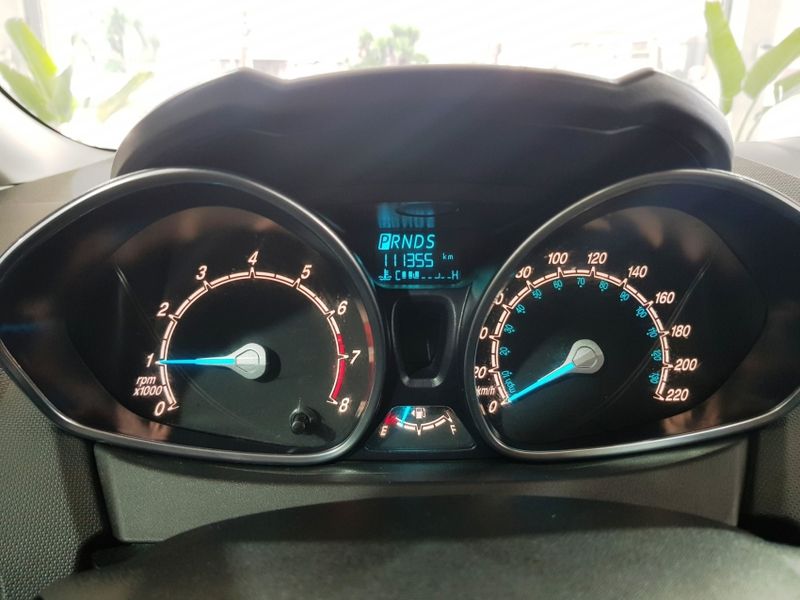 Ford FIESTA 1.6 TITANIUM HATCH 16V FLEX 4P POWERSHIFT 2014/2014 ADVANT AUTOMÓVEIS CAXIAS DO SUL / Carros no Vale