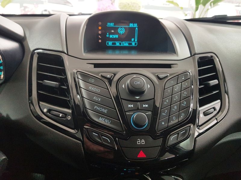 Ford FIESTA 1.6 TITANIUM HATCH 16V FLEX 4P POWERSHIFT 2014/2014 ADVANT AUTOMÓVEIS CAXIAS DO SUL / Carros no Vale