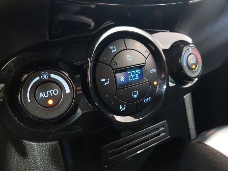 Ford FIESTA 1.6 TITANIUM HATCH 16V FLEX 4P POWERSHIFT 2014/2014 ADVANT AUTOMÓVEIS CAXIAS DO SUL / Carros no Vale