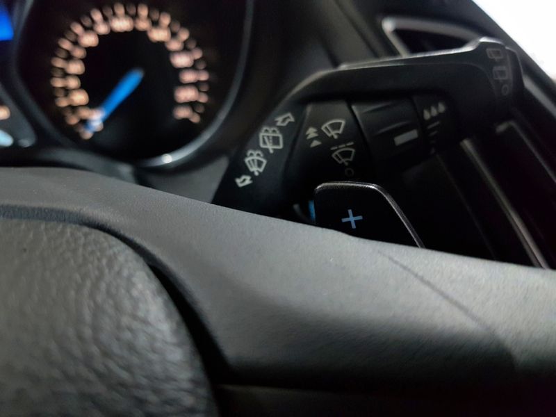 Ford FOCUS 2.0 TITANIUM PLUS 16V FLEX 4P POWERSHIFT 2017/2018 ADVANT AUTOMÓVEIS CAXIAS DO SUL / Carros no Vale