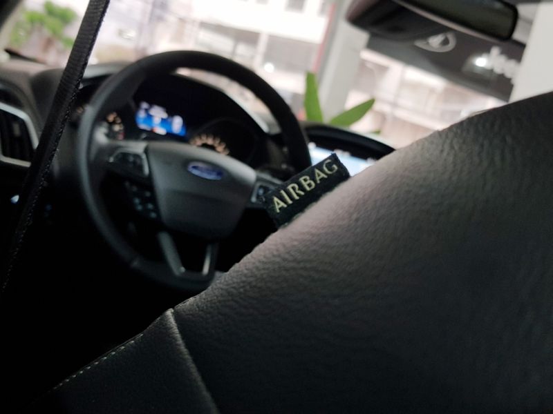 Ford FOCUS 2.0 TITANIUM PLUS 16V FLEX 4P POWERSHIFT 2017/2018 ADVANT AUTOMÓVEIS CAXIAS DO SUL / Carros no Vale
