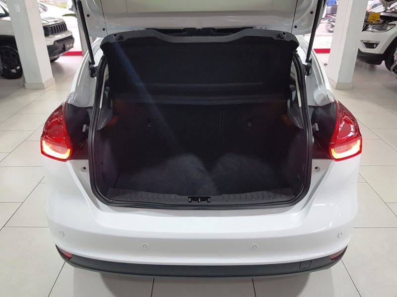 Ford FOCUS 2.0 TITANIUM PLUS 16V FLEX 4P POWERSHIFT 2017/2018 ADVANT AUTOMÓVEIS CAXIAS DO SUL / Carros no Vale