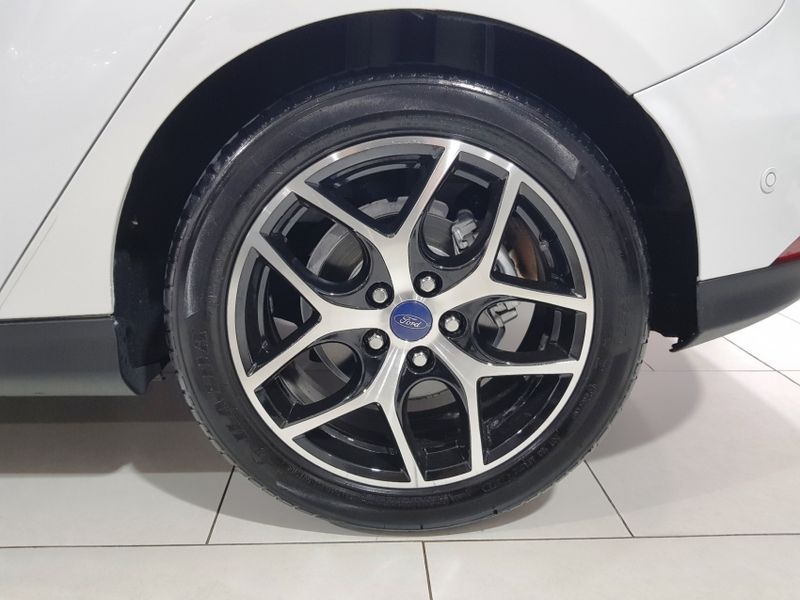 Ford FOCUS 2.0 TITANIUM PLUS 16V FLEX 4P POWERSHIFT 2017/2018 ADVANT AUTOMÓVEIS CAXIAS DO SUL / Carros no Vale