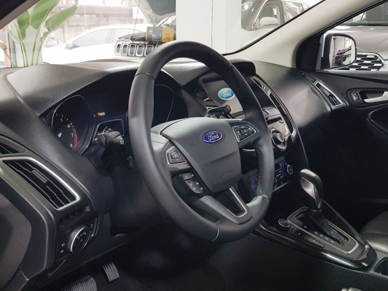 Ford FOCUS 2.0 TITANIUM PLUS 16V FLEX 4P POWERSHIFT 2017/2018 ADVANT AUTOMÓVEIS CAXIAS DO SUL / Carros no Vale