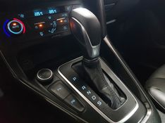 Ford FOCUS 2.0 TITANIUM PLUS 16V FLEX 4P POWERSHIFT 2017/2018 ADVANT AUTOMÓVEIS CAXIAS DO SUL / Carros no Vale
