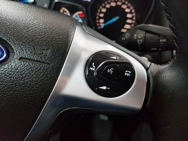 Ford FOCUS 2.0 TITANIUM PLUS SEDAN 16V FLEX 4P POWERSHIFT 2015/2015 ADVANT AUTOMÓVEIS CAXIAS DO SUL / Carros no Vale