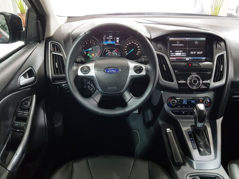 Ford FOCUS 2.0 TITANIUM PLUS SEDAN 16V FLEX 4P POWERSHIFT 2015/2015 ADVANT AUTOMÓVEIS CAXIAS DO SUL / Carros no Vale