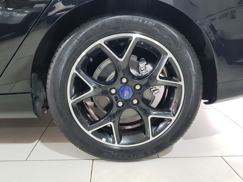 Ford FOCUS 2.0 TITANIUM PLUS SEDAN 16V FLEX 4P POWERSHIFT 2015/2015 ADVANT AUTOMÓVEIS CAXIAS DO SUL / Carros no Vale