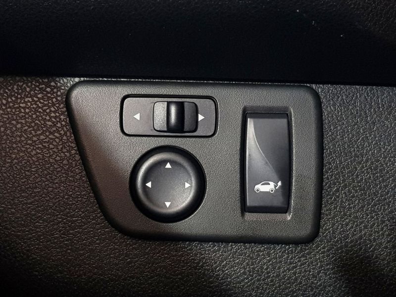 Renault KWID 1.0 12V SCE FLEX INTENSE MANUAL 2017/2018 ADVANT AUTOMÓVEIS CAXIAS DO SUL / Carros no Vale