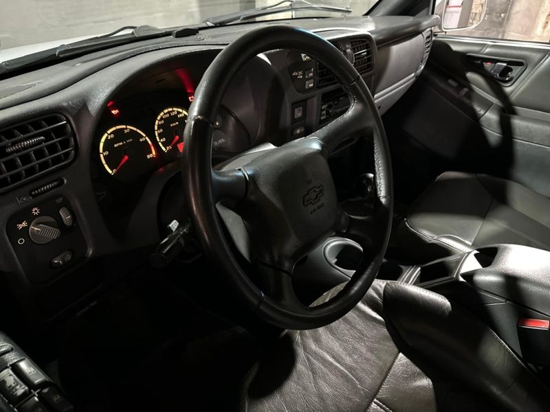 Chevrolet BLAZER 2.8 4X4 8V TURBO INTERCOOLER DIESEL 4P MANUAL 2005/2005 CARRO AUTOMARCAS CAXIAS DO SUL / Carros no Vale